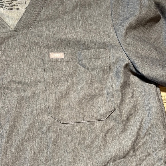 Figs Gray Short Sleeve Tee V-Neck - Picture 3 of 7